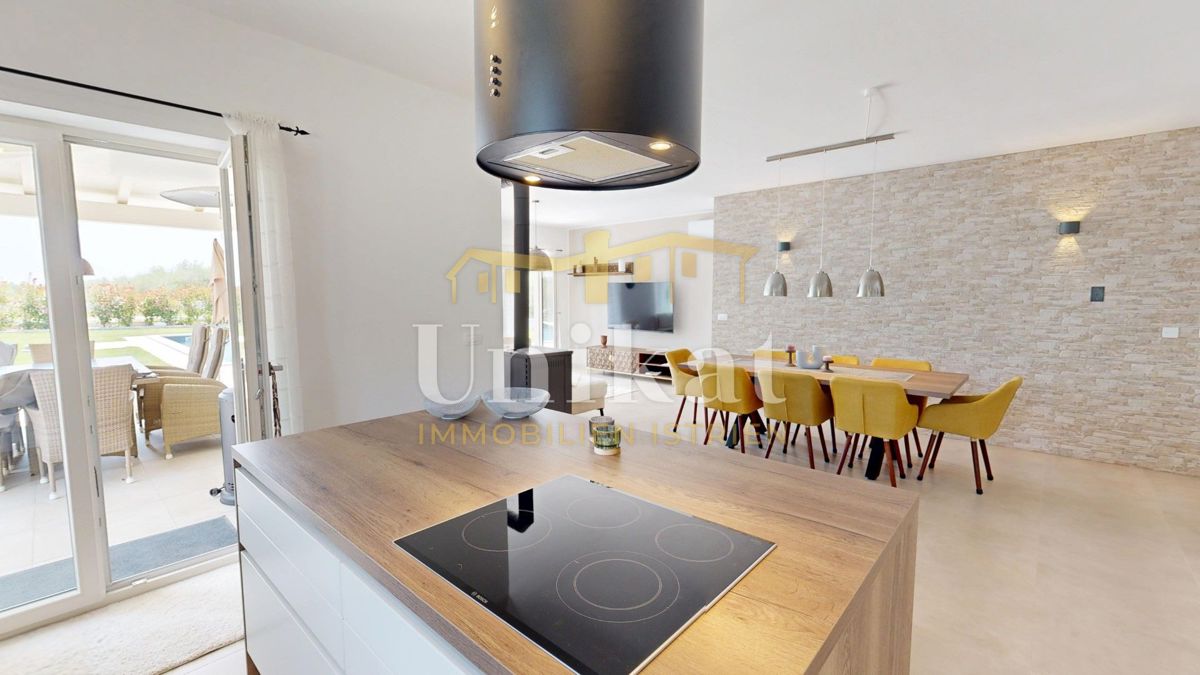 Casa vicino a Vižinada - giardino, piscina, 4 camere da letto